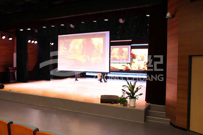 深中南山創(chuàng)新學(xué)校階梯教室-舞臺區(qū)域